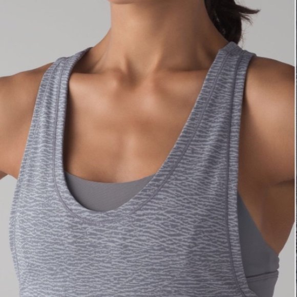 LULULEMON GLIDE AND STRIDE TANK 8 - Picture 4 of 12